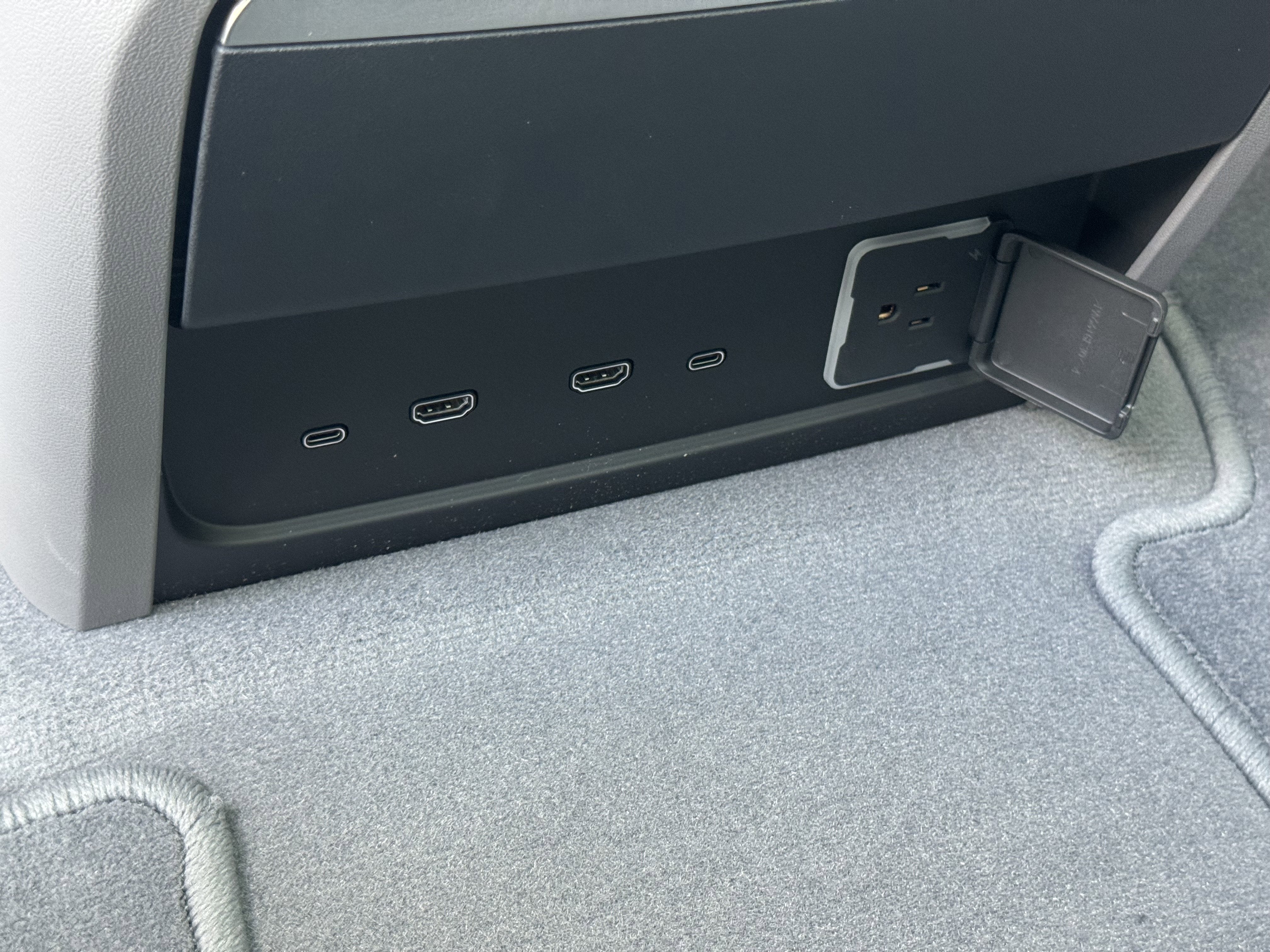 2025 Cadillac ESCALADE IQ Sport 1