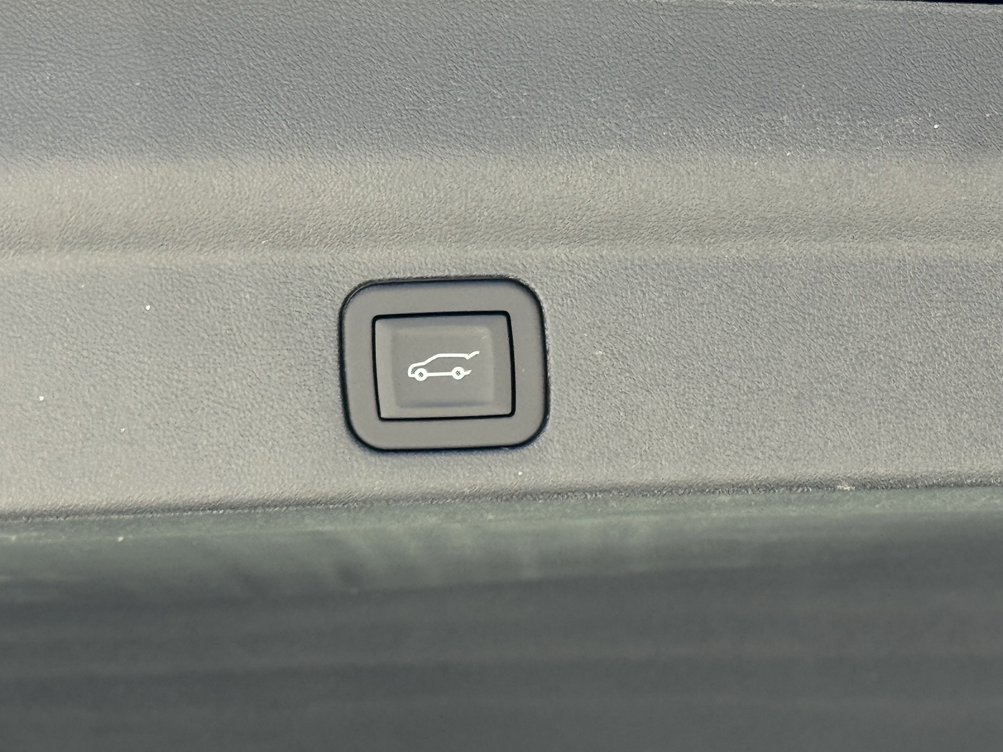 2025 Cadillac ESCALADE IQ Sport 1