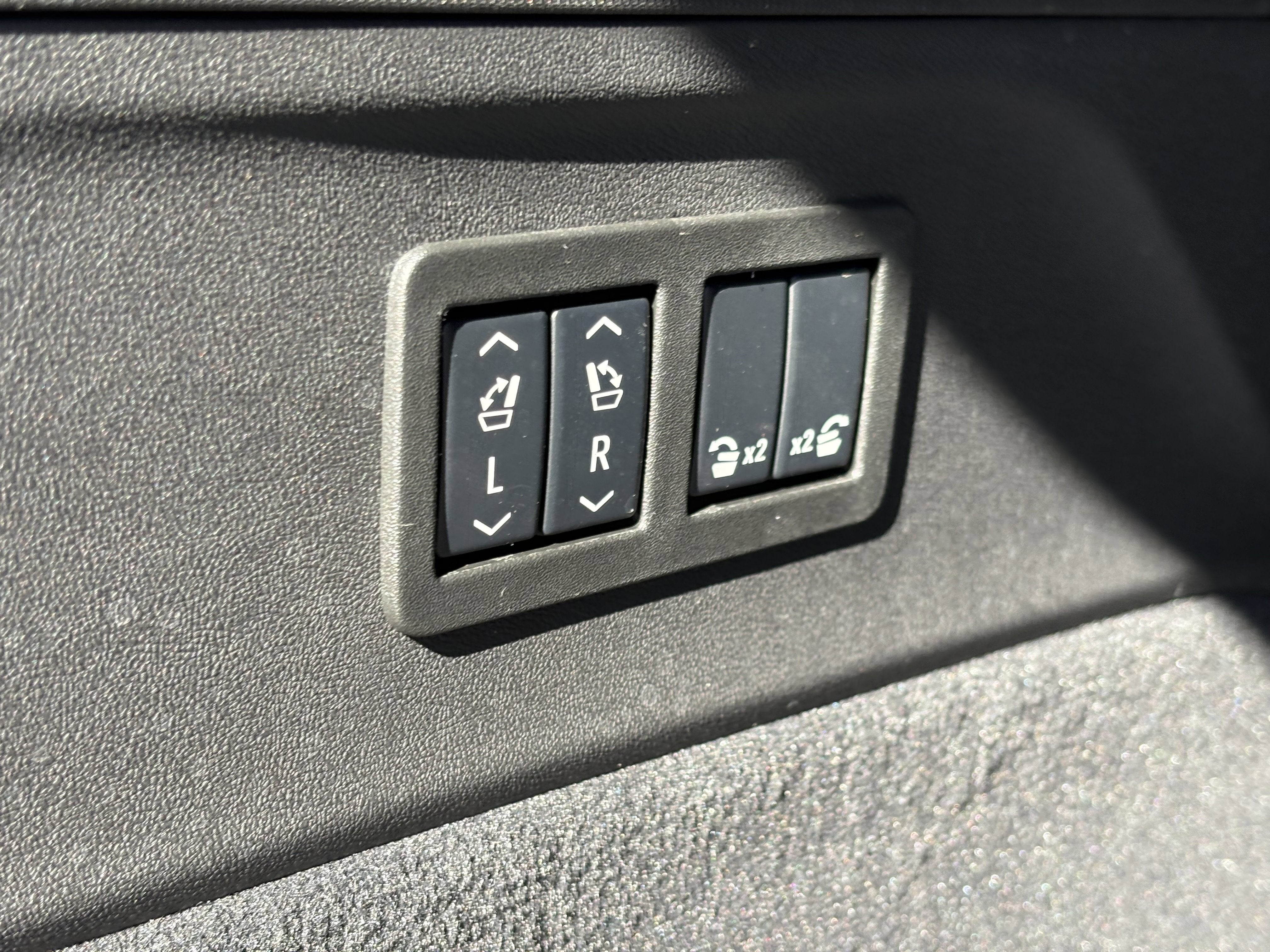 2025 Cadillac ESCALADE IQ Sport 1