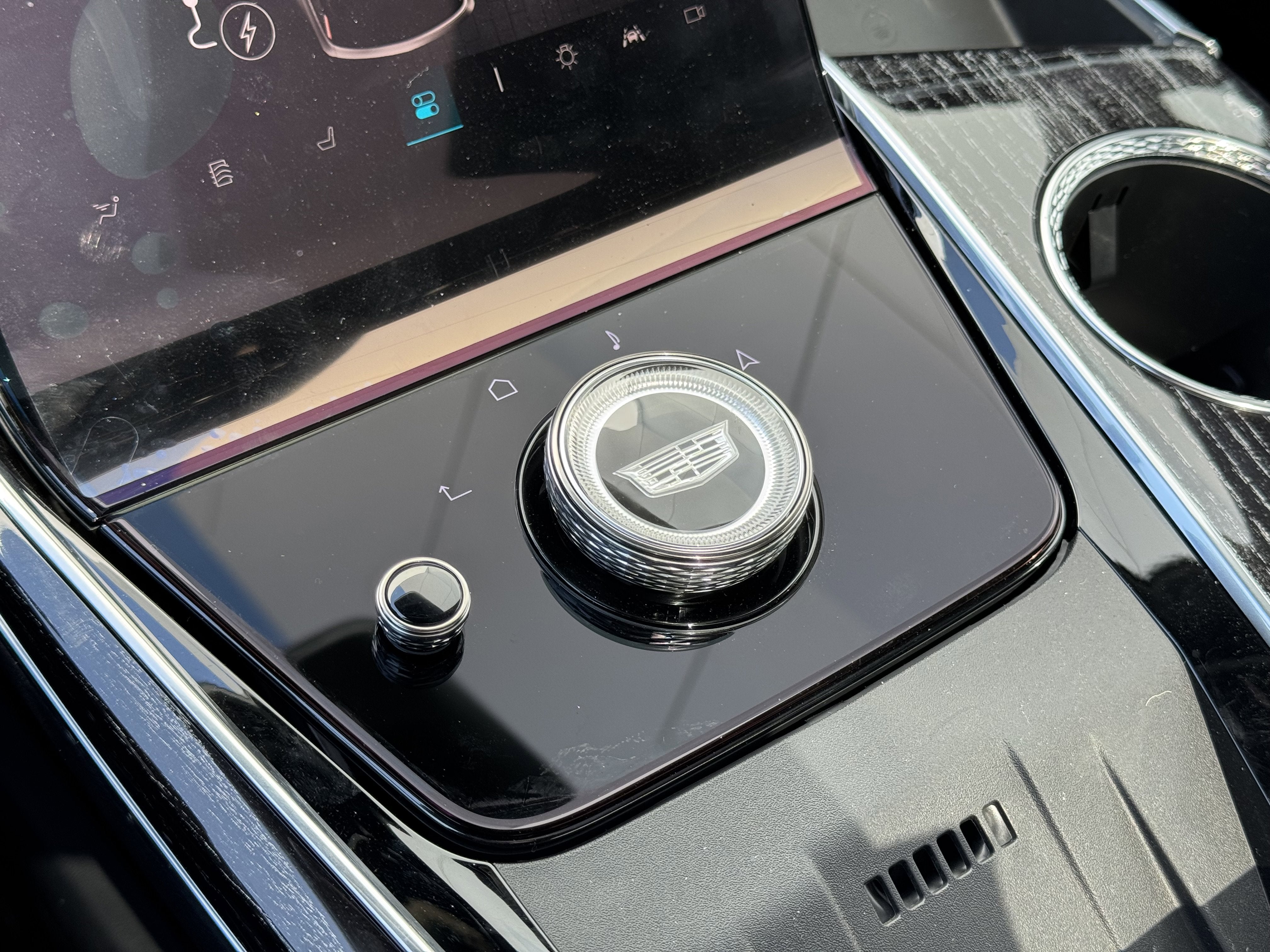 2025 Cadillac ESCALADE IQ Sport 1