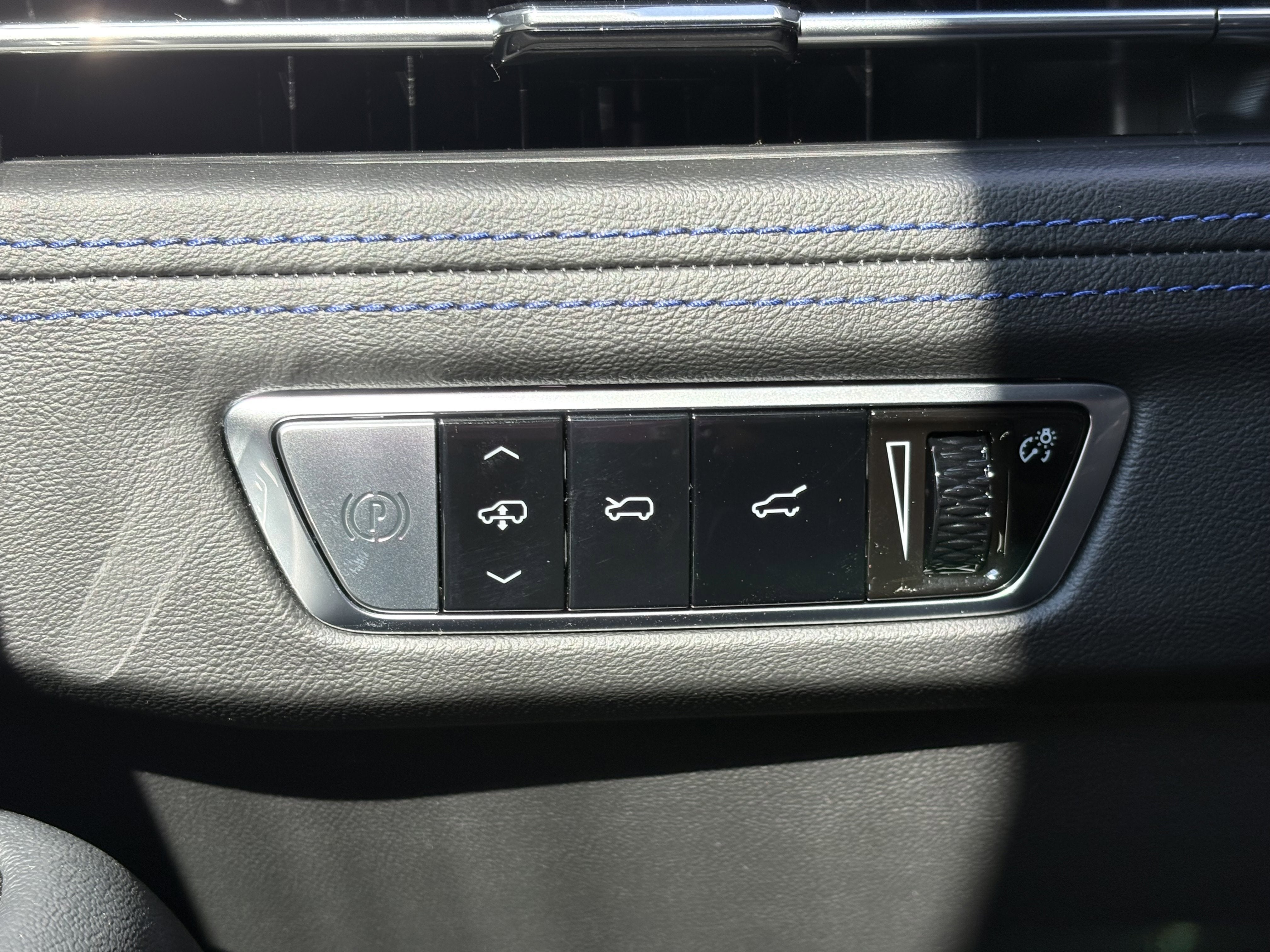 2026 Cadillac ESCALADE IQ Sport