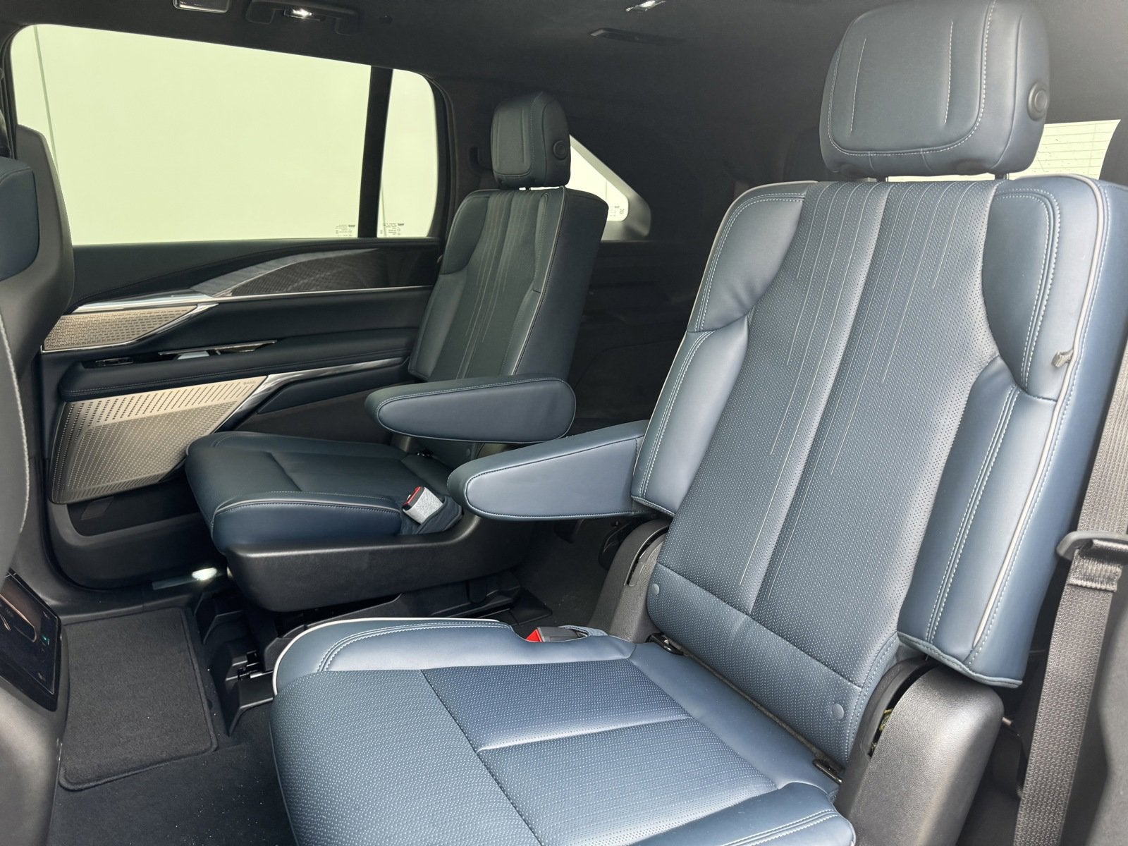 2025 Cadillac ESCALADE IQ Sport 2