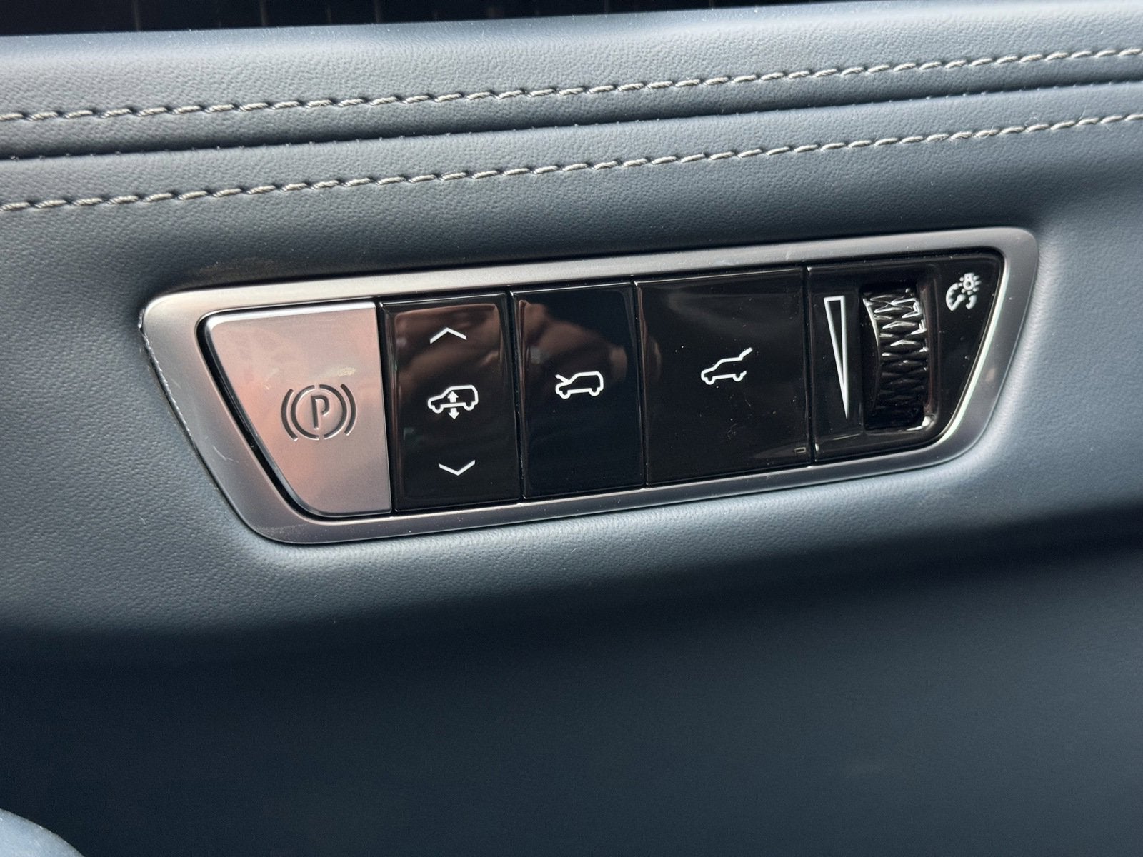 2025 Cadillac ESCALADE IQ Sport 2