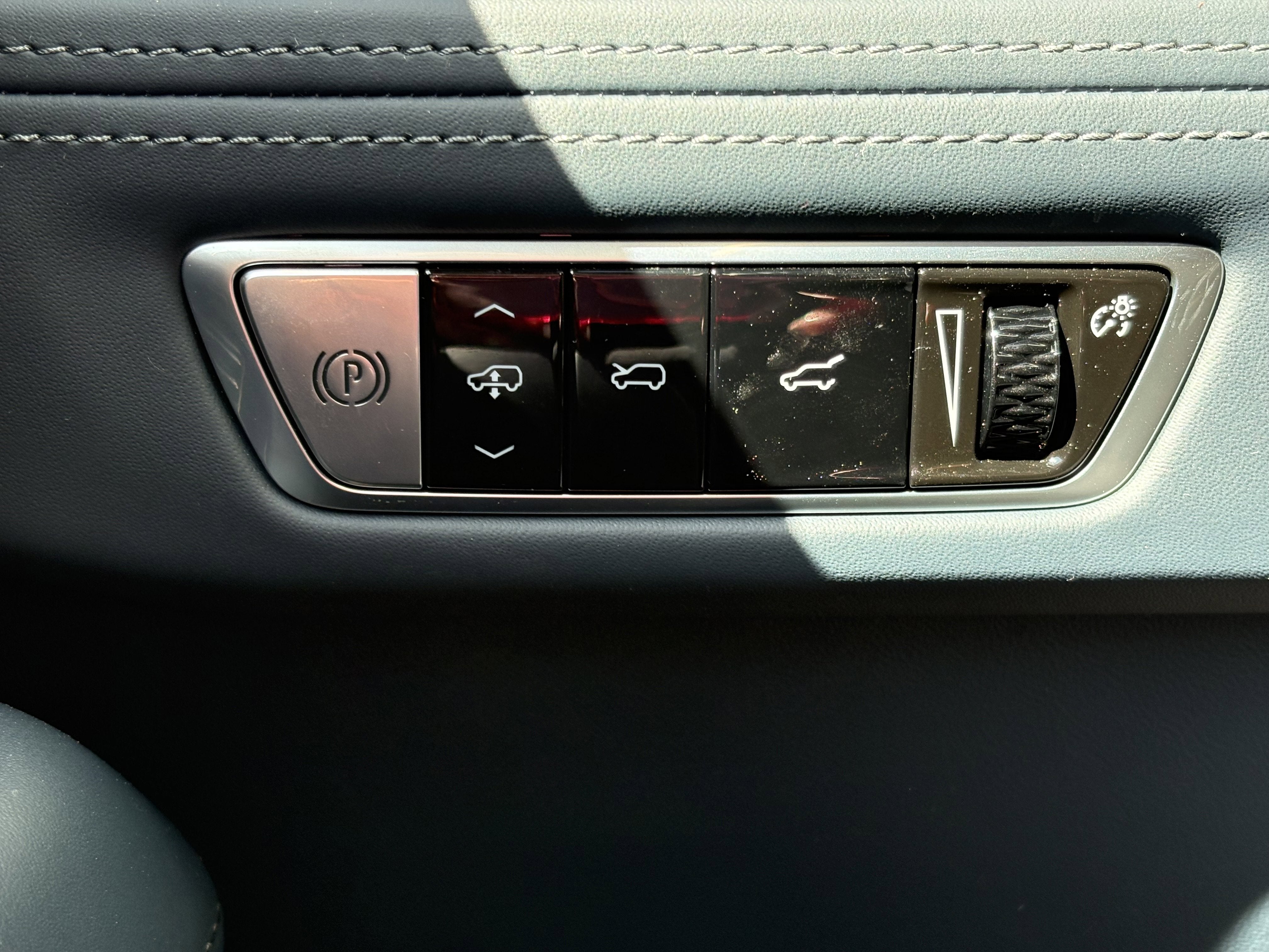 2025 Cadillac ESCALADE IQ Sport 2