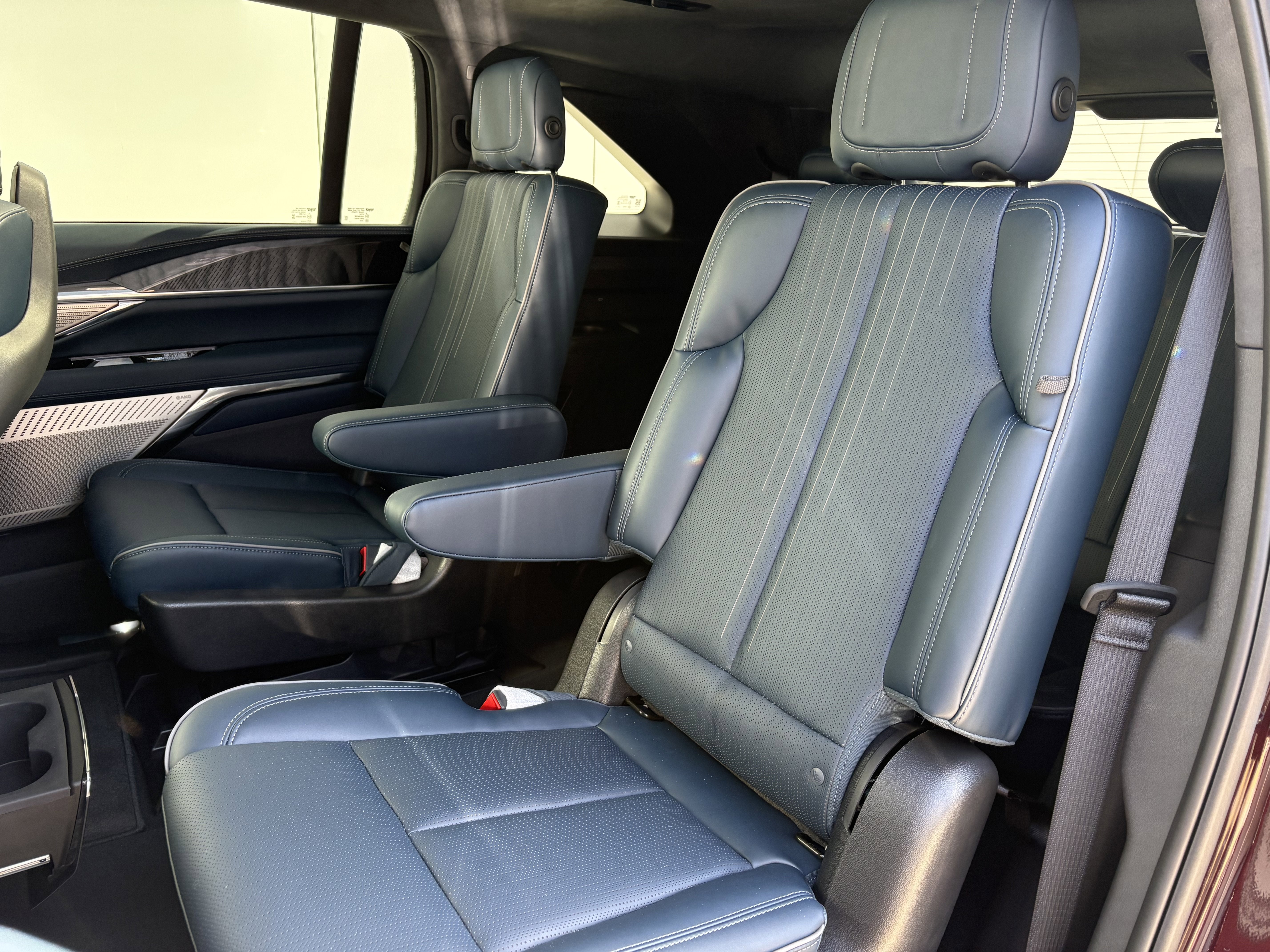 2025 Cadillac ESCALADE IQ Sport 2