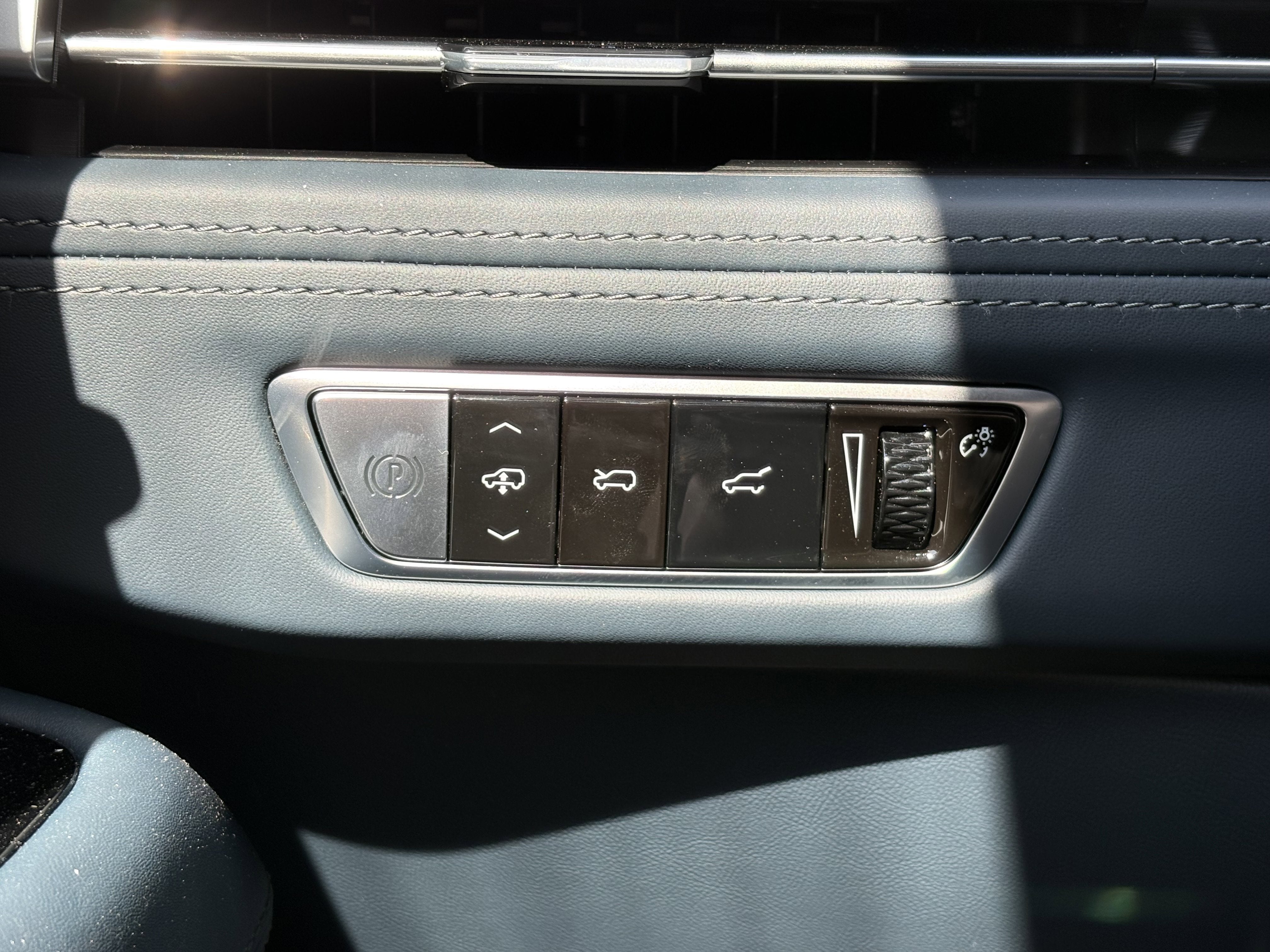 2025 Cadillac ESCALADE IQ Sport 2