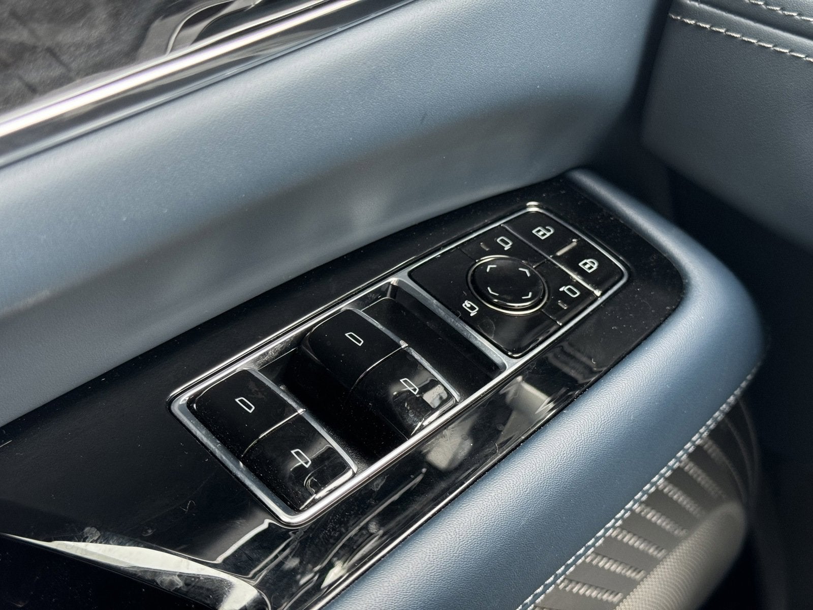 2025 Cadillac ESCALADE IQ Sport 2