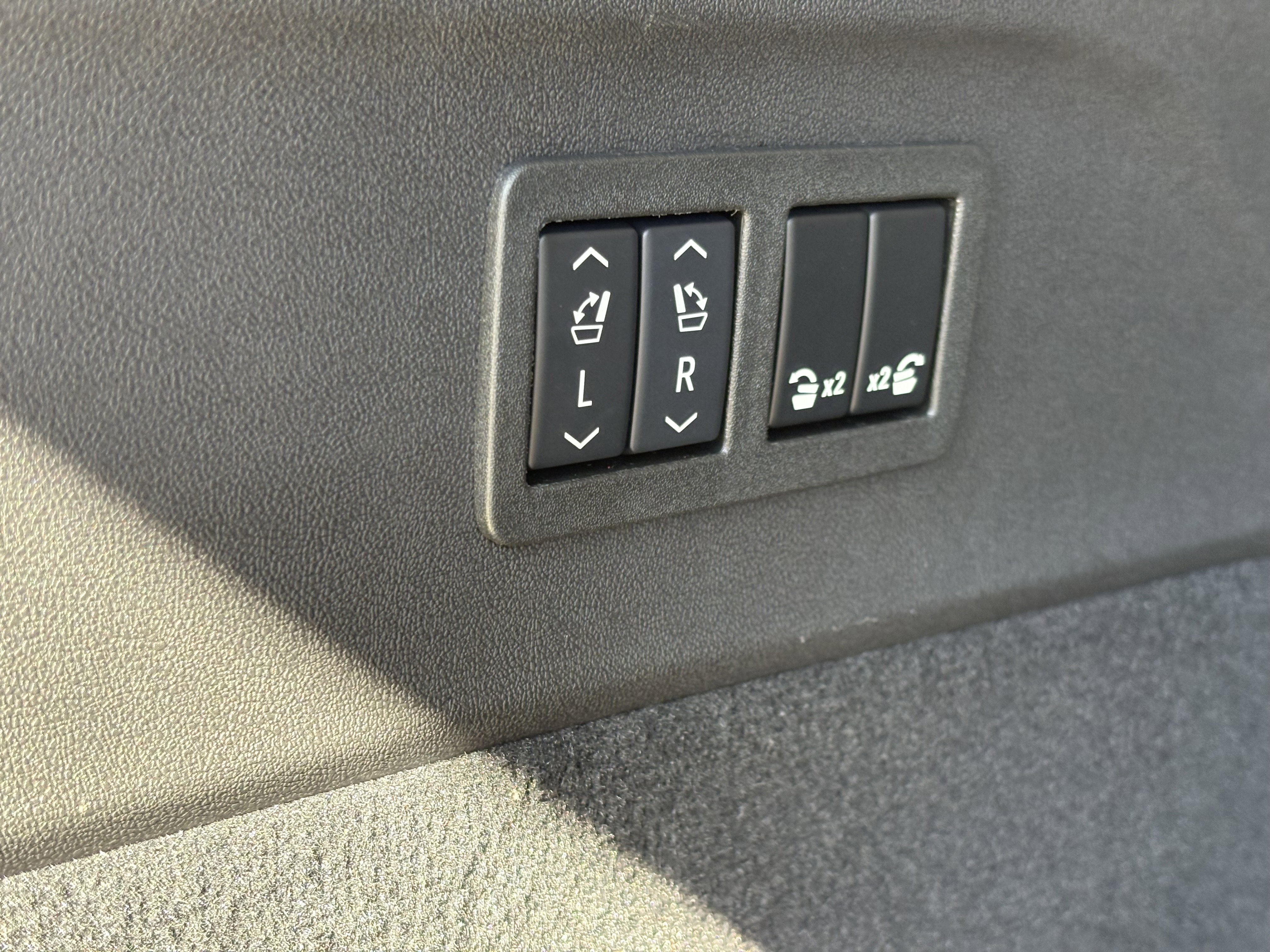 2025 Cadillac ESCALADE IQ Sport 2