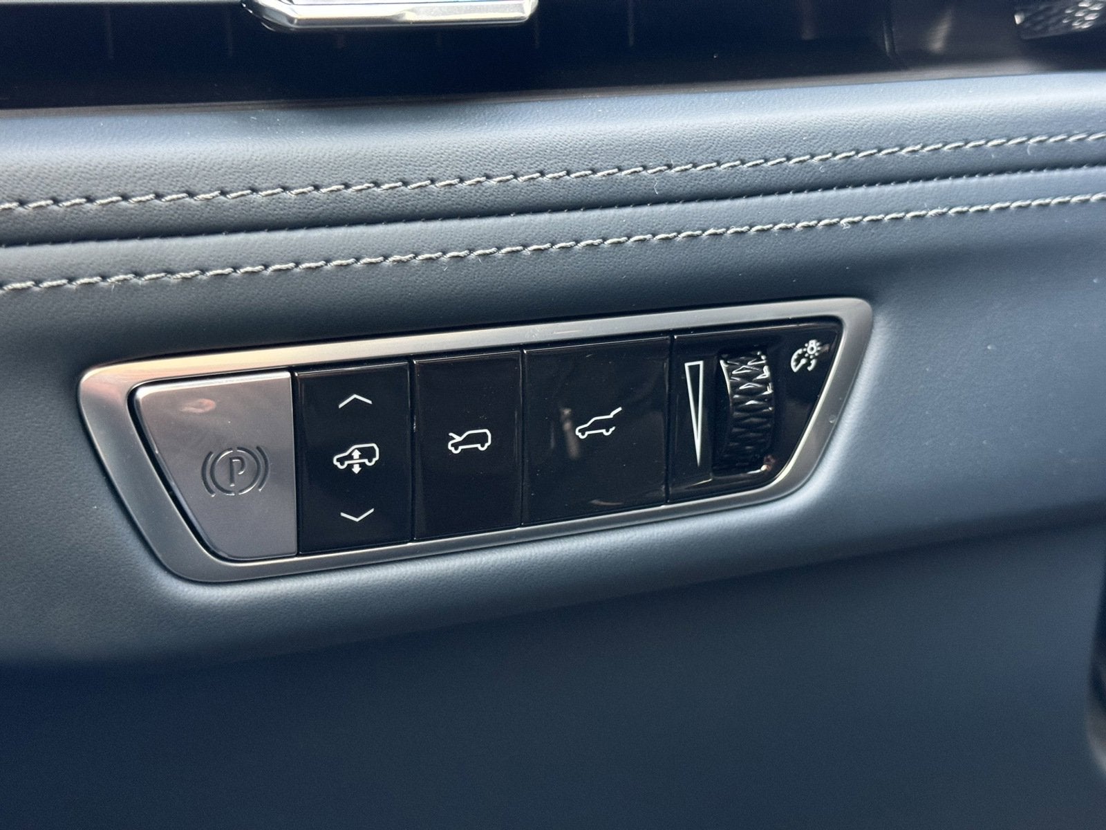 2025 Cadillac ESCALADE IQ Sport 2