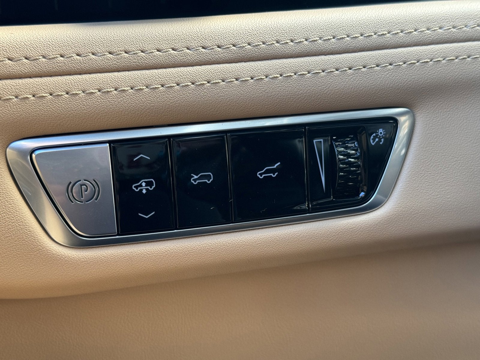 2025 Cadillac ESCALADE IQ Sport 2