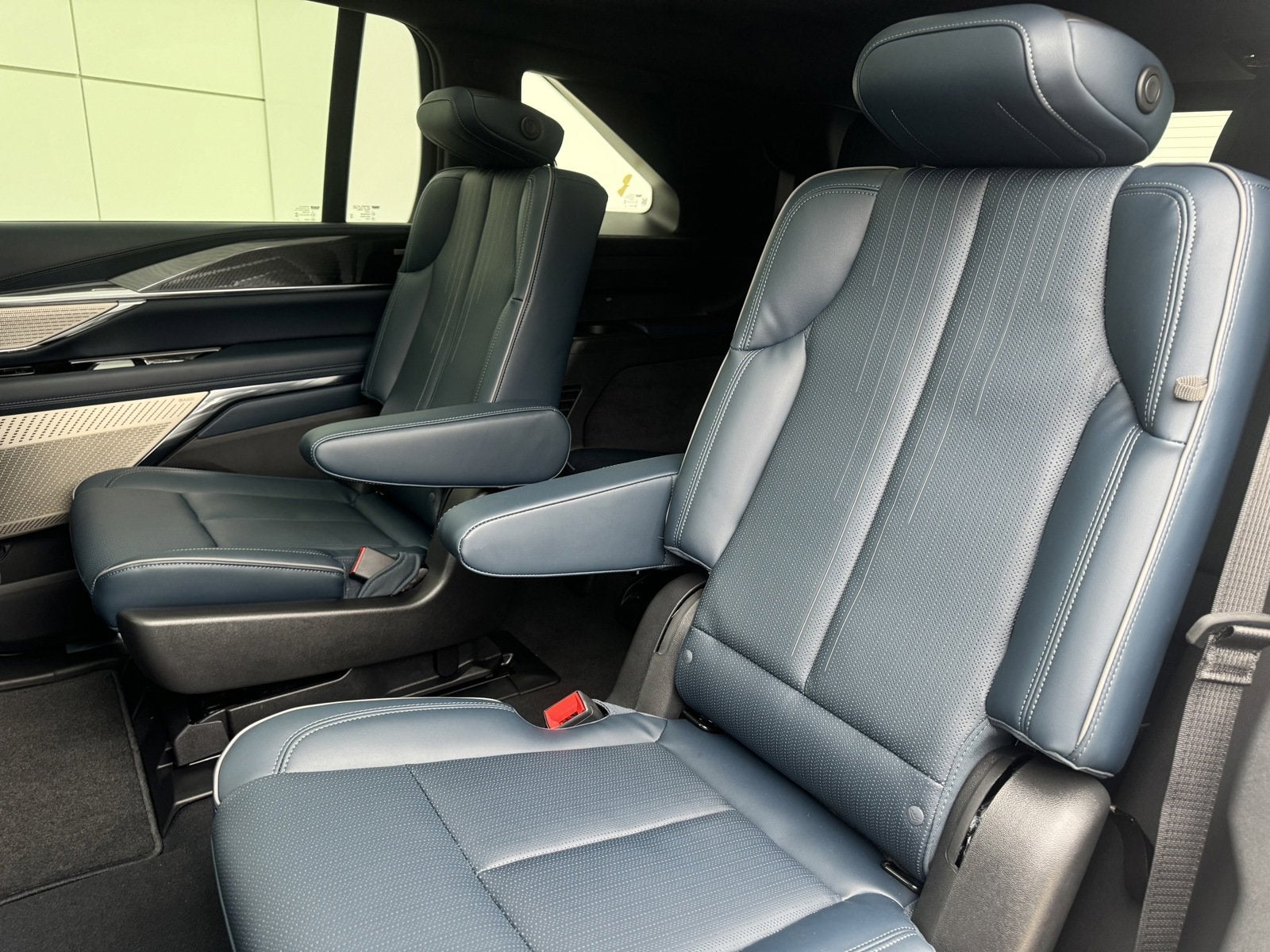 2025 Cadillac ESCALADE IQ Sport 2