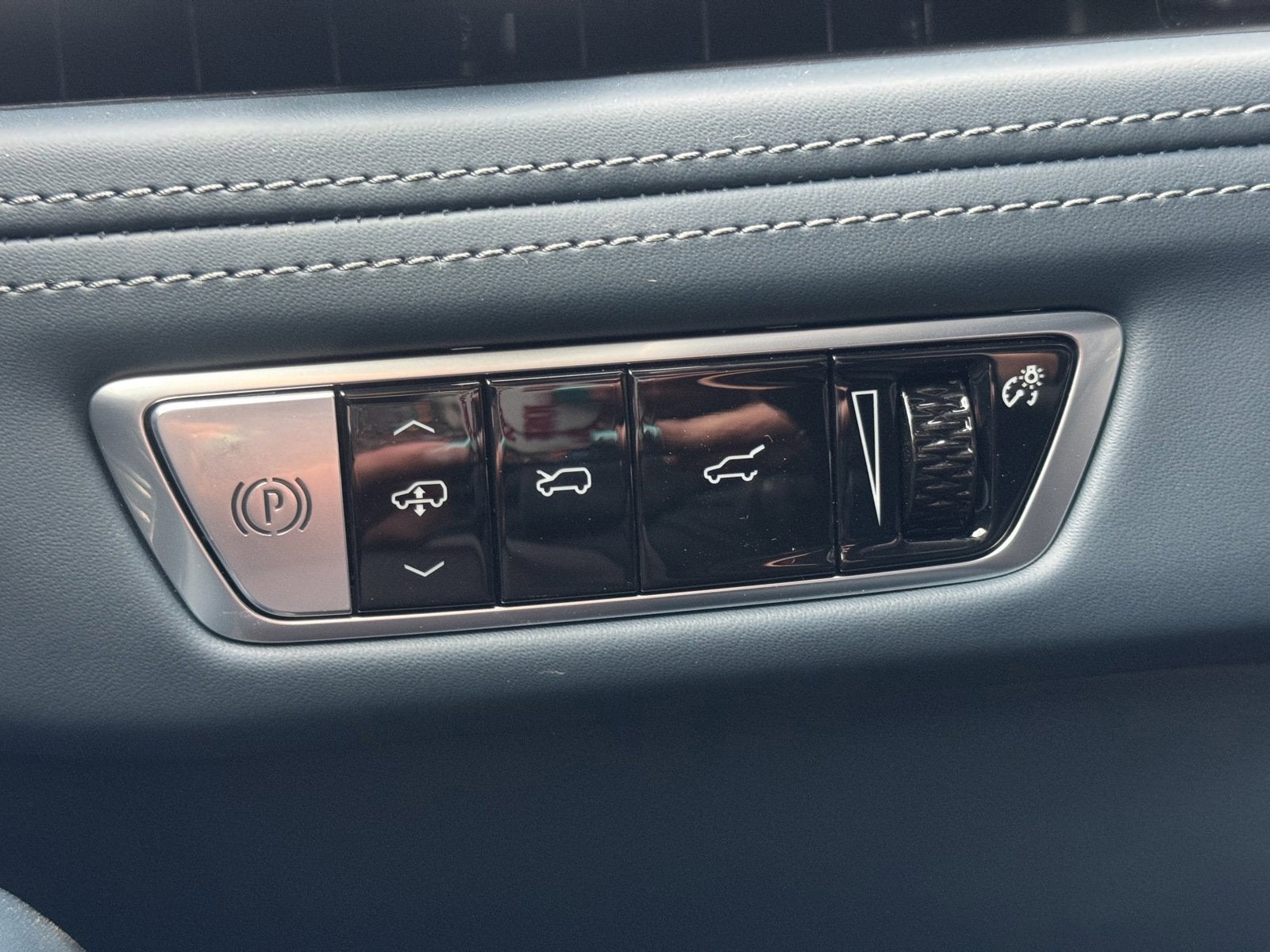 2025 Cadillac ESCALADE IQ Sport 2