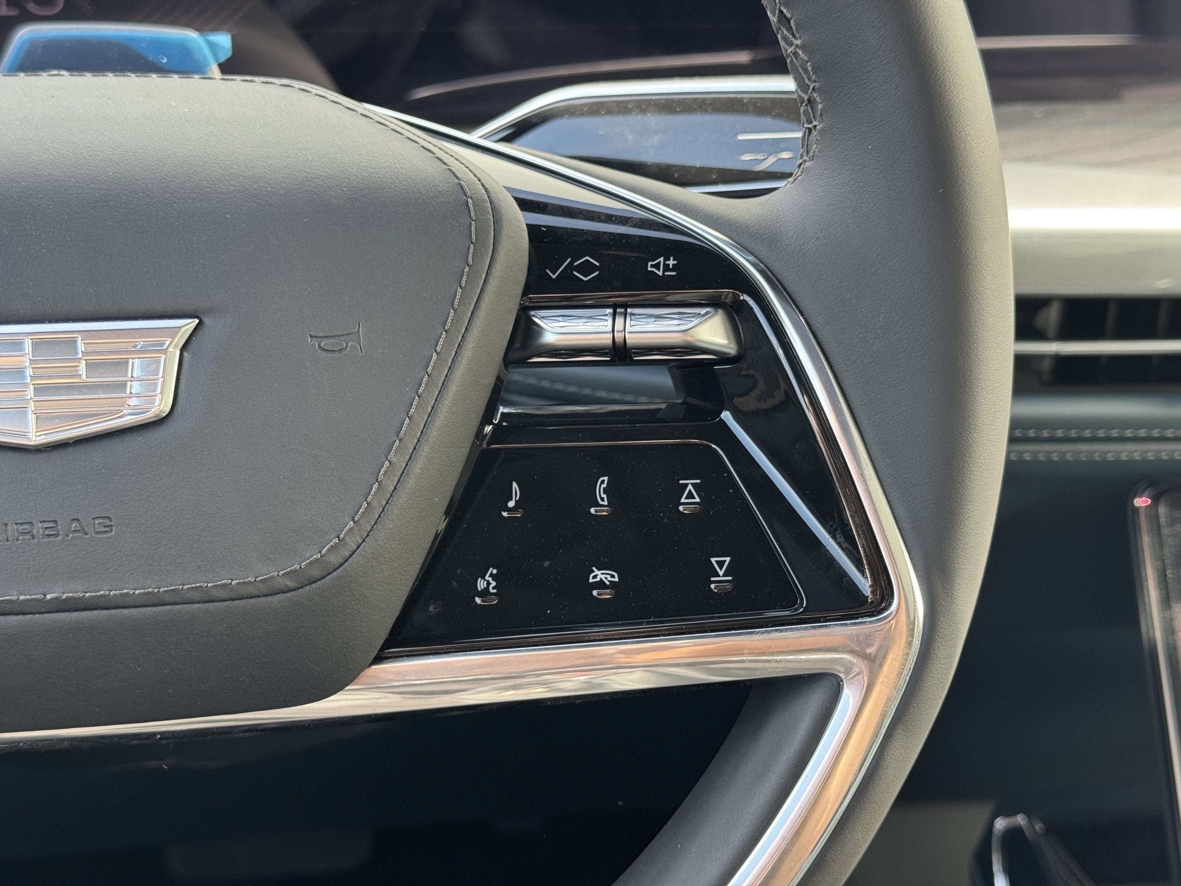 2025 Cadillac ESCALADE IQ Sport 2