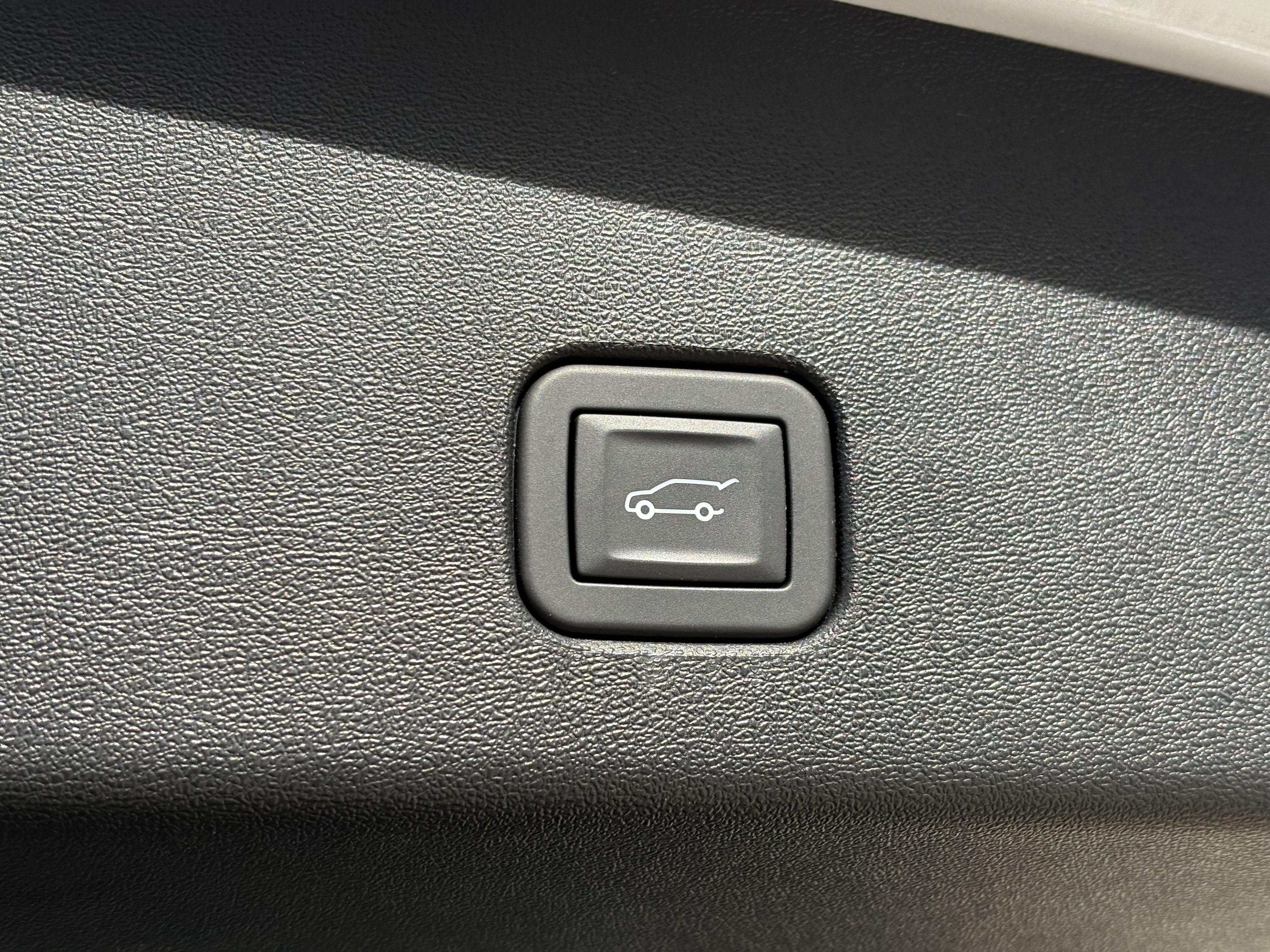 2025 Cadillac OPTIQ Luxury 2