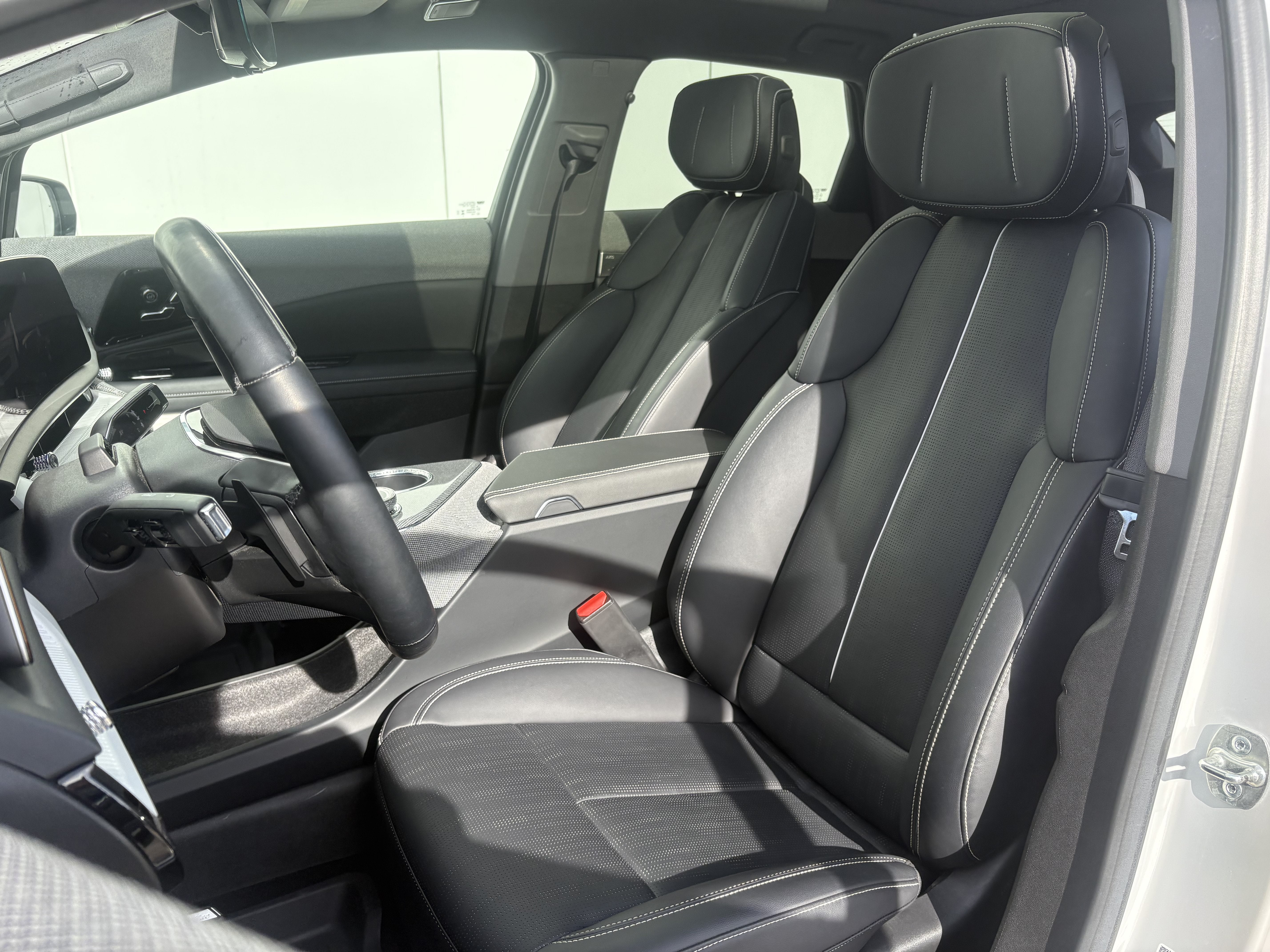 2025 Cadillac OPTIQ Luxury 2