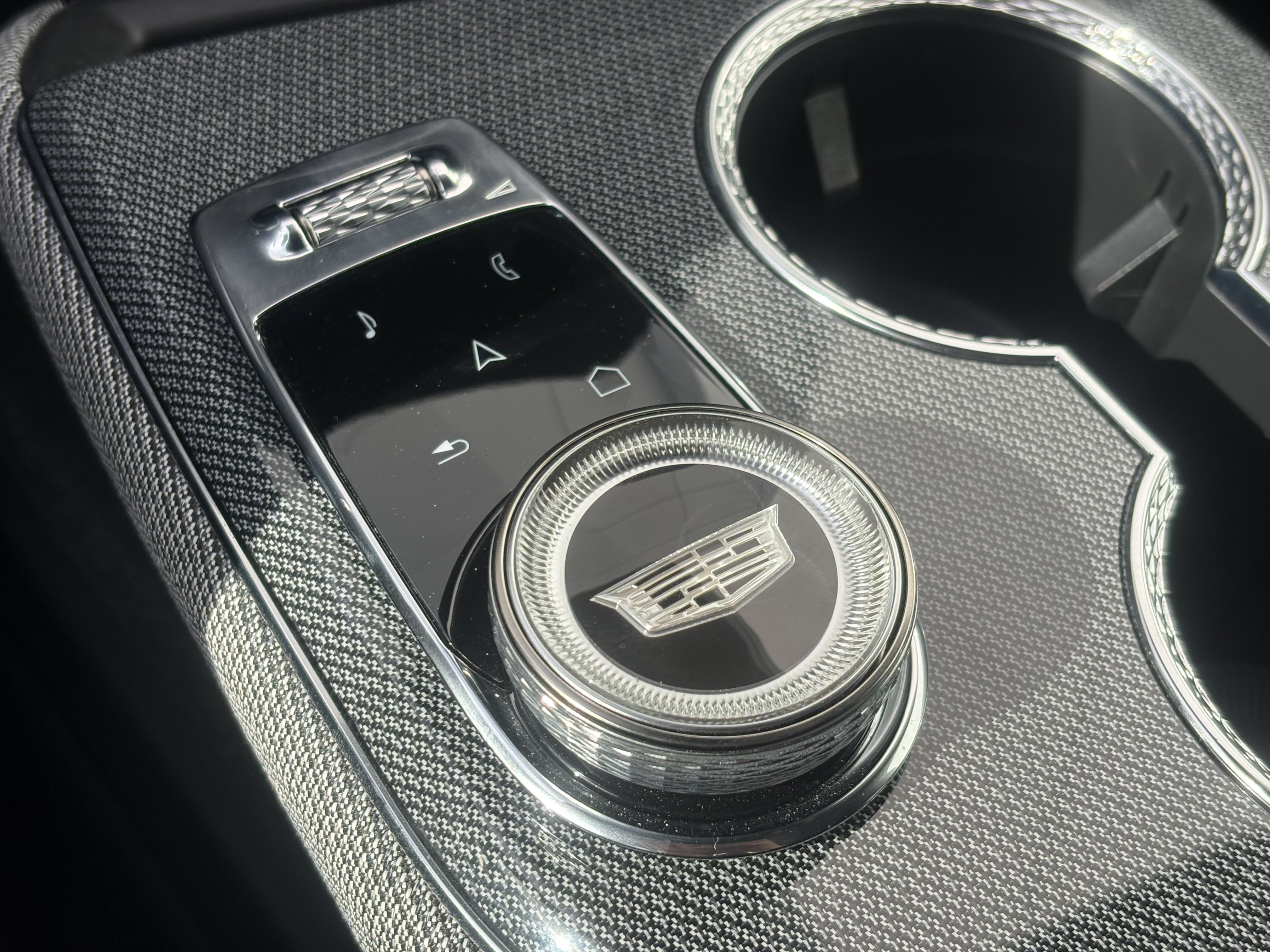 2025 Cadillac OPTIQ Luxury 2