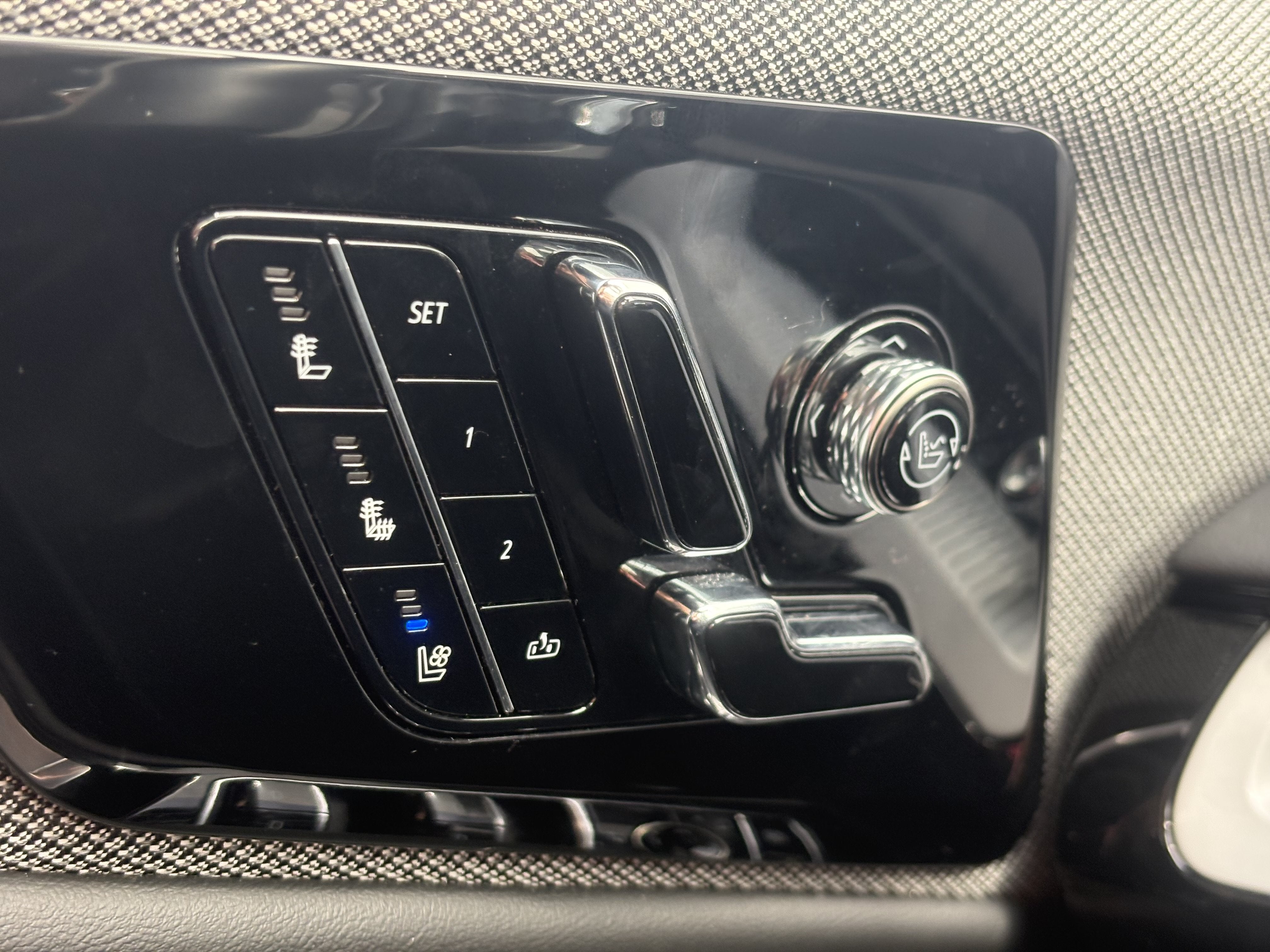 2025 Cadillac OPTIQ Luxury 2