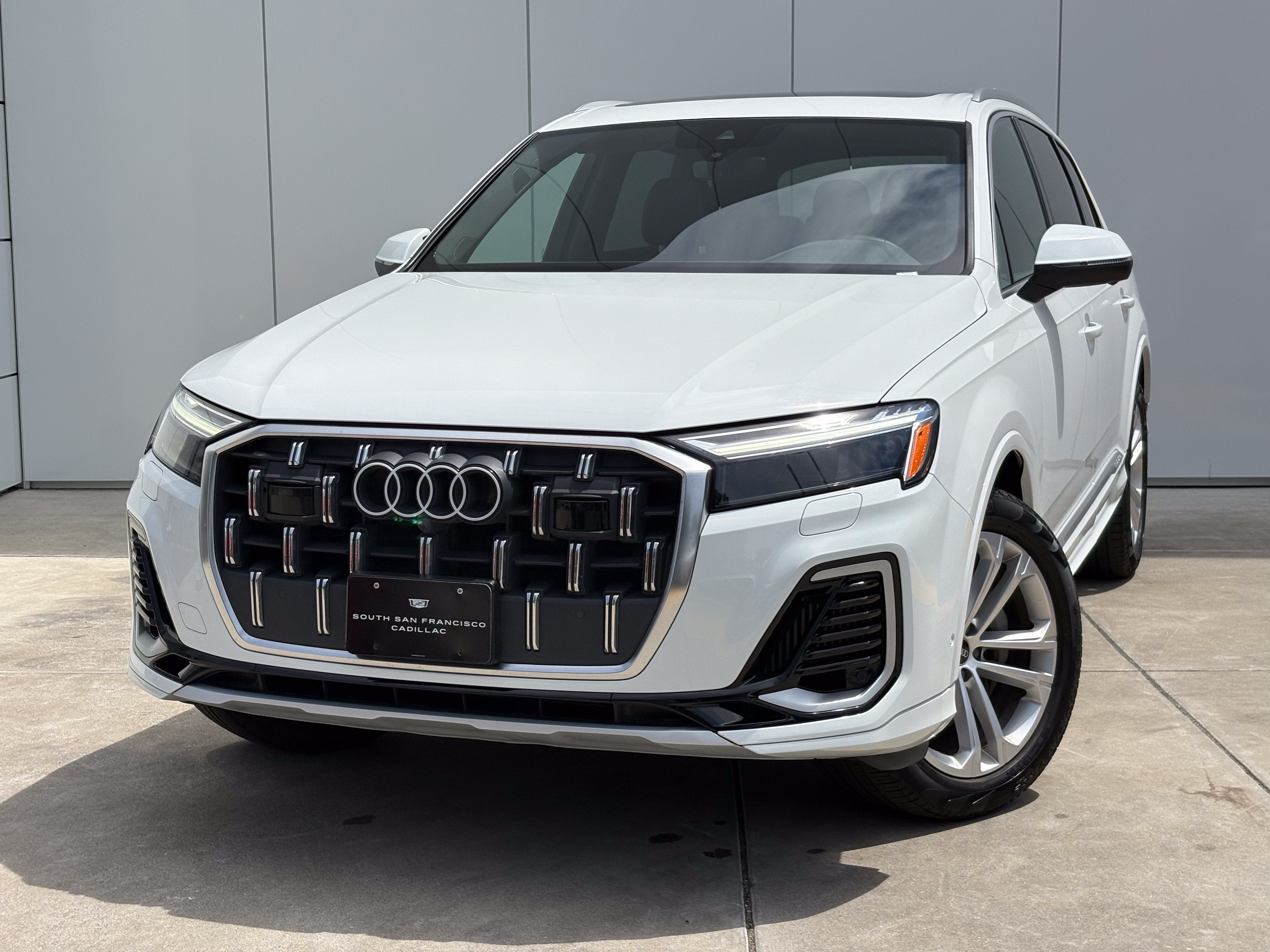 2025 Audi Q7 Premium Plus