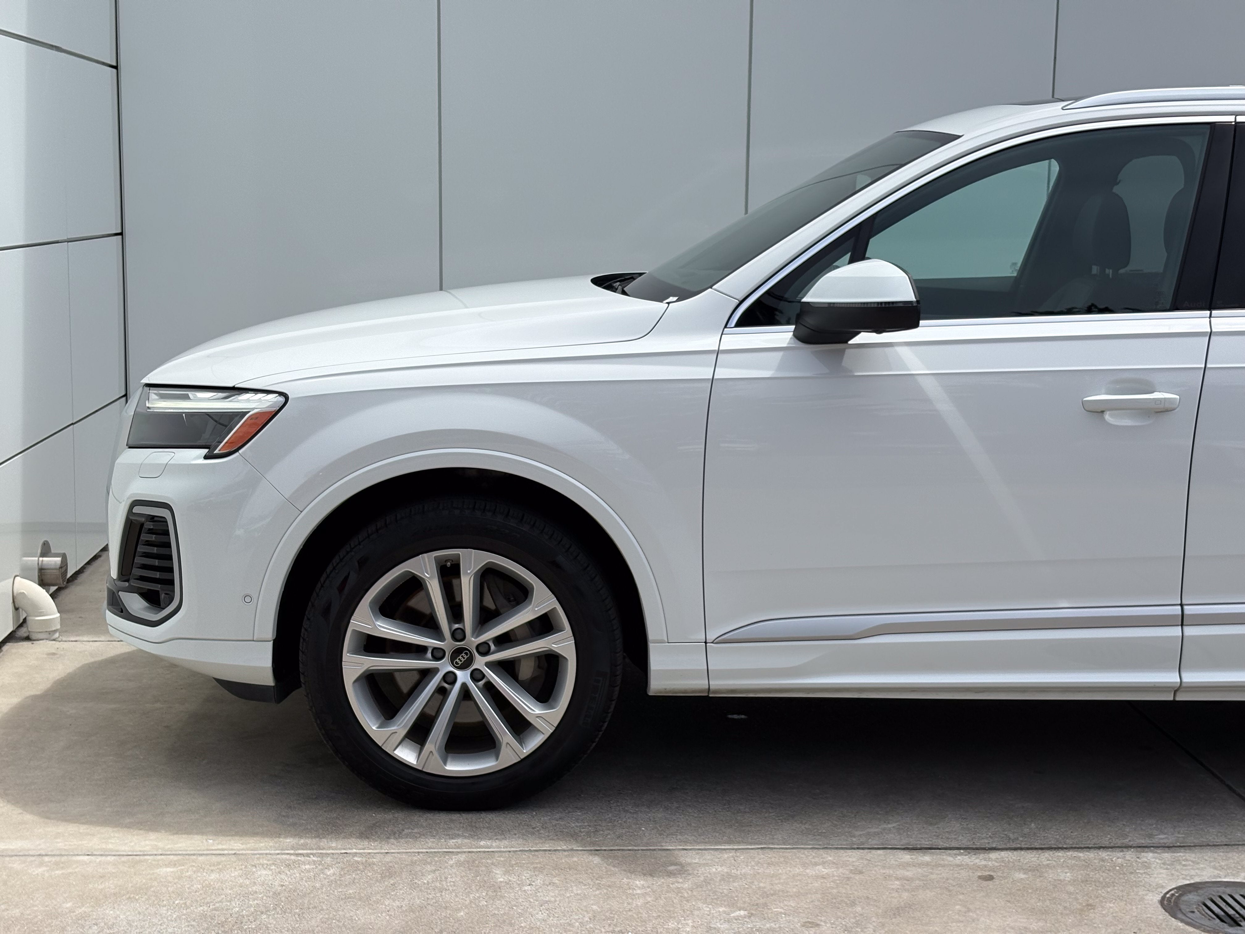 2025 Audi Q7 Premium Plus