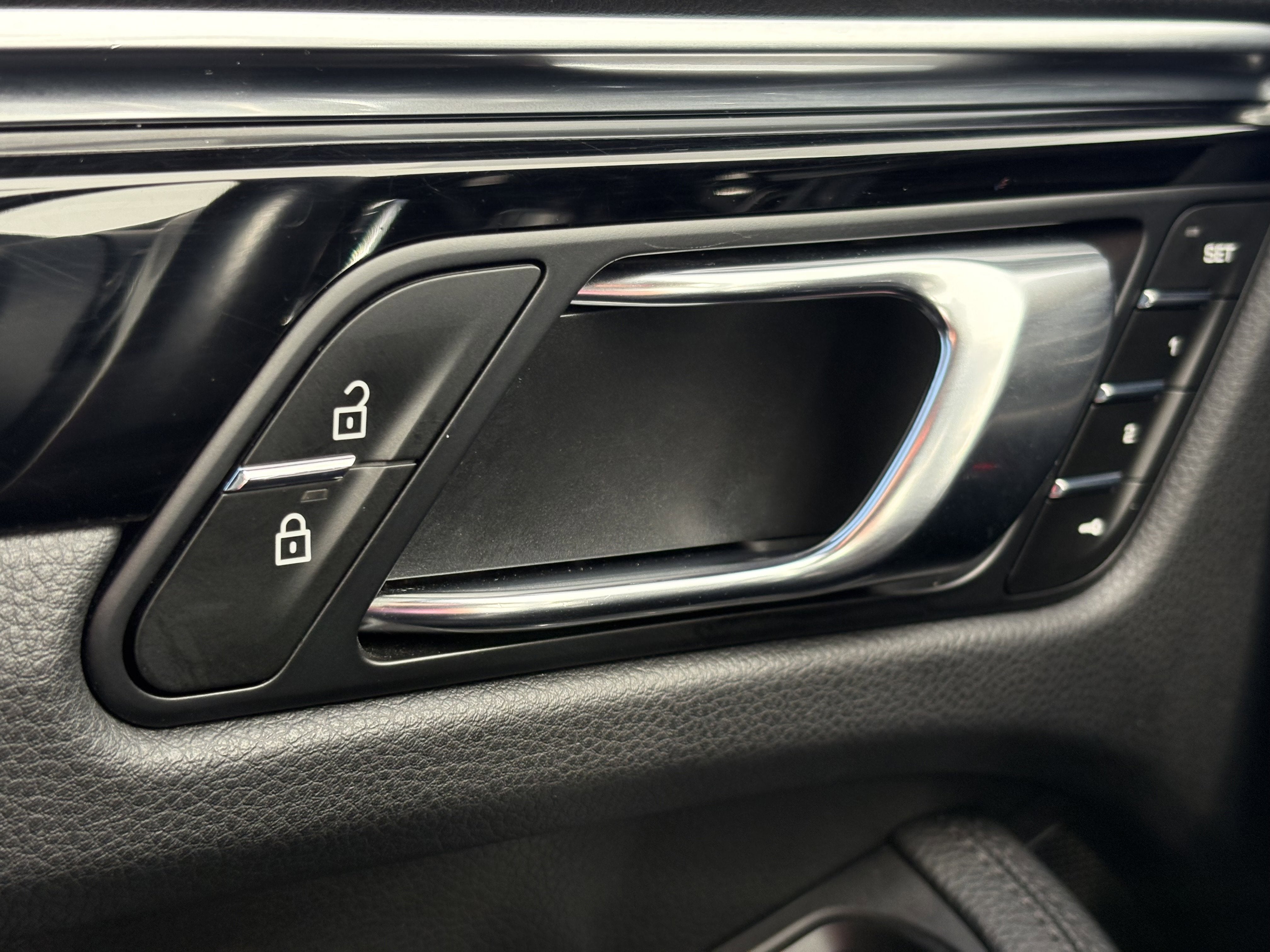 2024 Porsche Macan AWD